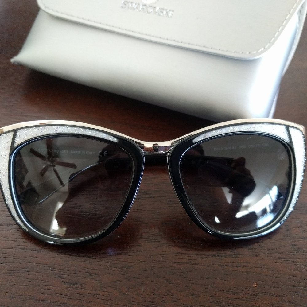 Swarovski Diva Cat Eye Sunglasses- Black & White